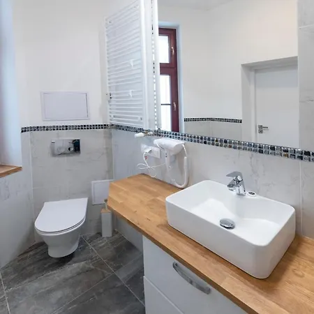 Apartament Provenir Kwiatowa 5 *